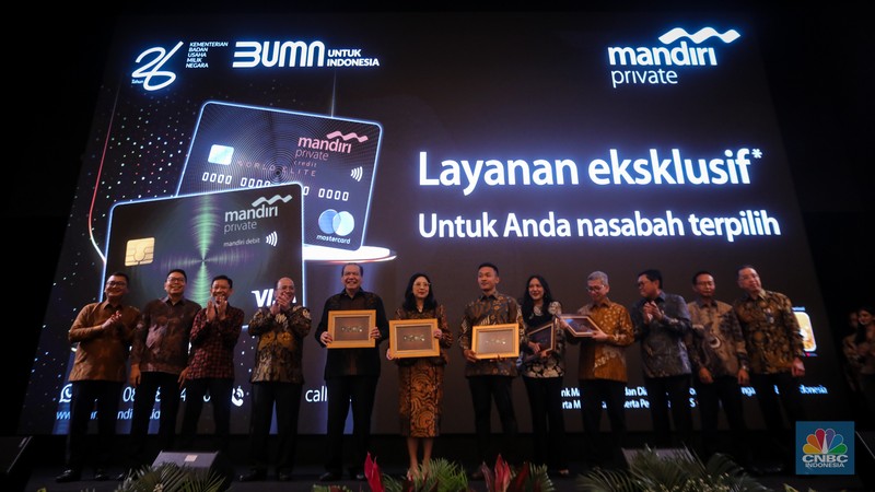 Founder & Chairman CT Corp, Chairul Tanjung (kiri) dan Direktur Utama Bank Mandiri, Darmawan Junaidi (kanan) saat penandatanganan penandatanganan MoU Layanan Transaksi Perbankan CT Corp dan Bank Mandiri di Plaza Mandiri, Jakarta, Jumat (28/6/2024). (CNBC Indonesia/Faisal Rahman) Founder & Chairman CT Corp, Chairul Tanjung (kiri) dan Direktur Utama Bank Mandiri, Darmawan Junaidi (kanan) saat penandatanganan penandatanganan MoU Layanan Transaksi Perbankan CT Corp dan Bank Mandiri di Plaza Mandiri, Jakarta, Jumat (28/6/2024). (CNBC Indonesia/Faisal Rahman)