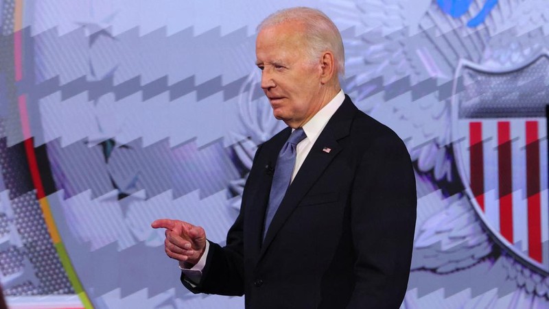 Kandidat Partai Demokrat, Presiden AS Joe Biden, dan kandidat Partai Republik, mantan Presiden AS Donald Trump, menghadiri debat presiden di Atlanta, Georgia, AS, 27 Juni 2024. (REUTERS/Brian Snyder)