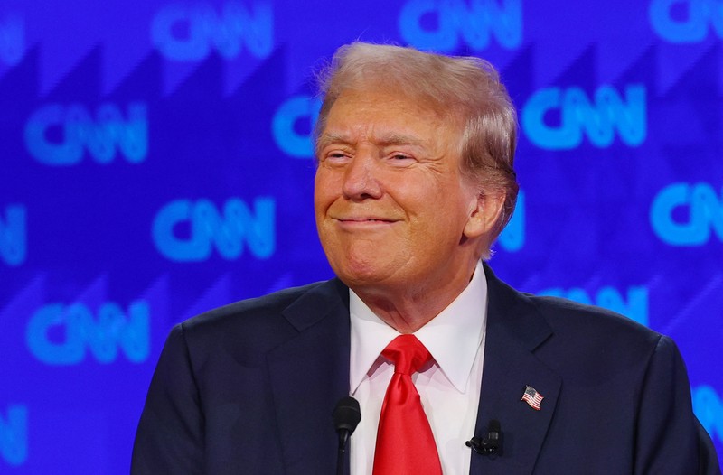 Presiden Joe Biden, di atas panggung di kanan, dan calon presiden dari Partai Republik mantan Presiden Donald Trump, kiri, berpartisipasi dalam debat presiden yang diselenggarakan oleh CNN, Kamis, 27 Juni 2024, di Atlanta. Di paling kanan adalah moderator CNN Dana Bash. Presiden Joe Biden, di atas panggung di kanan, dan calon presiden dari Partai Republik mantan Presiden Donald Trump, kiri, berpartisipasi dalam debat presiden yang diselenggarakan oleh CNN, Kamis, 27 Juni 2024, di Atlanta. Di paling kanan adalah moderator CNN Dana Bash. (AP Photo/Gerald Herbert)