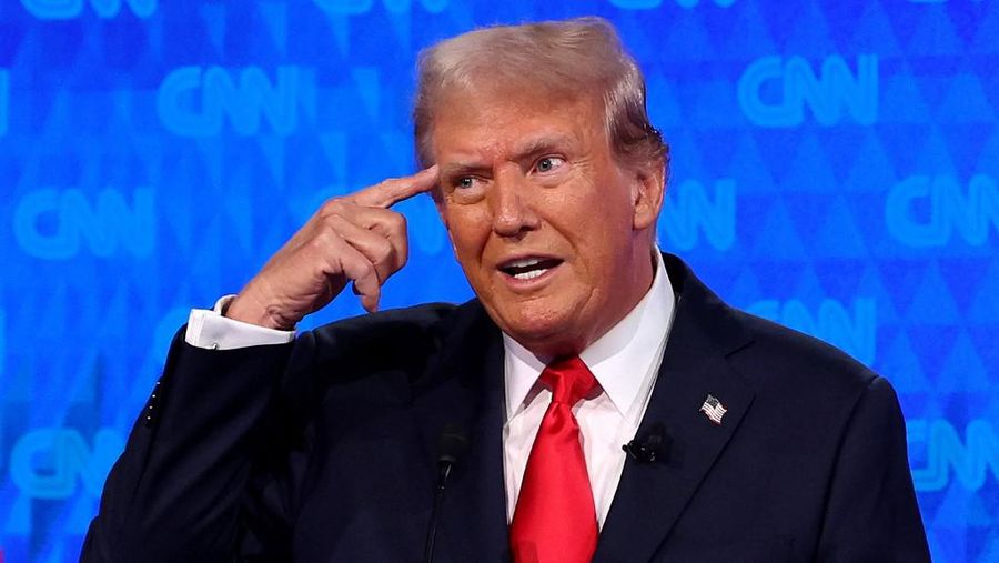 Kandidat presiden dari Partai Republik, mantan Presiden AS Donald Trump berpartisipasi dalam Debat Presiden CNN di CNN Studios pada 27 Juni 2024 di Atlanta, Georgia. Mantan Presiden Trump dan Presiden AS Joe Biden berhadapan dalam debat presiden pertama kampanye tahun 2024. (Photo by JUSTIN SULLIVAN / GETTY IMAGES NORTH AMERICA / Getty Images via AFP)