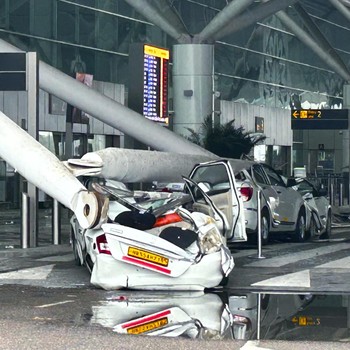 Penampakan Atap Bandara Internasional Ambruk, 1 Orang Tewas Tertimpa