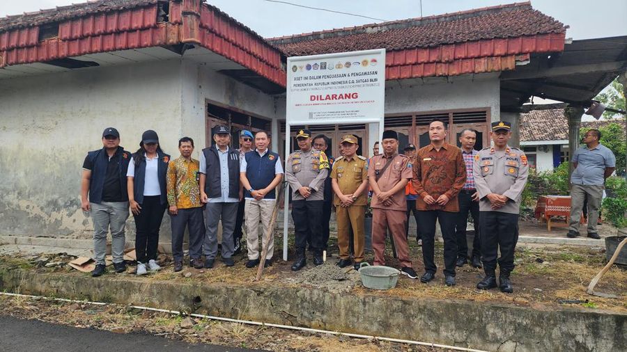 Pengusaaan bidang tanah seluas 320 m2, yang terletak di Jl. Desa Sidorejo Kec. Sidomulyo, Kab. Lampung Selatan, Provinsi
Lampung, yang berasal dari Barang Jaminan Diambil Alih (BJDA) eks Bank Danamon (BTO).