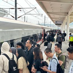 Rekor! Pengguna Kereta Cepat Whoosh Tembus 3,8 Juta Penumpang