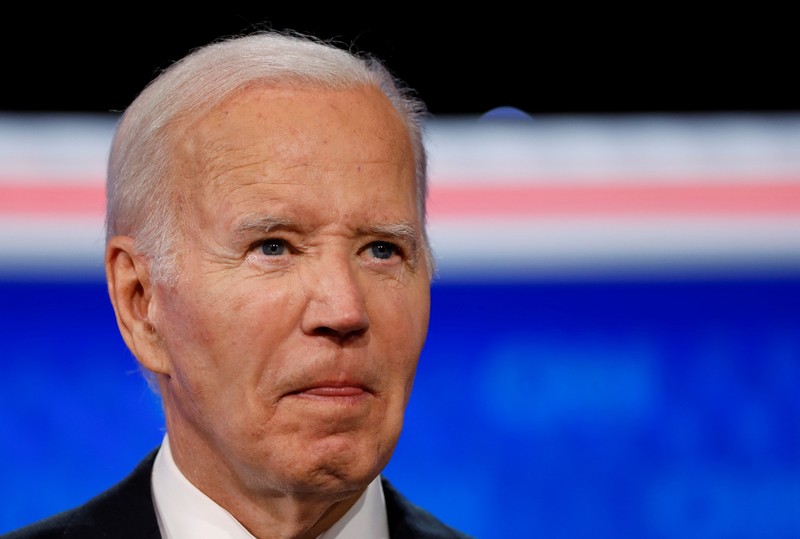 Presiden Joe Biden, di atas panggung di kanan, dan calon presiden dari Partai Republik mantan Presiden Donald Trump, kiri, berpartisipasi dalam debat presiden yang diselenggarakan oleh CNN, Kamis, 27 Juni 2024, di Atlanta. Di paling kanan adalah moderator CNN Dana Bash. Presiden Joe Biden, di atas panggung di kanan, dan calon presiden dari Partai Republik mantan Presiden Donald Trump, kiri, berpartisipasi dalam debat presiden yang diselenggarakan oleh CNN, Kamis, 27 Juni 2024, di Atlanta. Di paling kanan adalah moderator CNN Dana Bash. (AP Photo/Gerald Herbert)