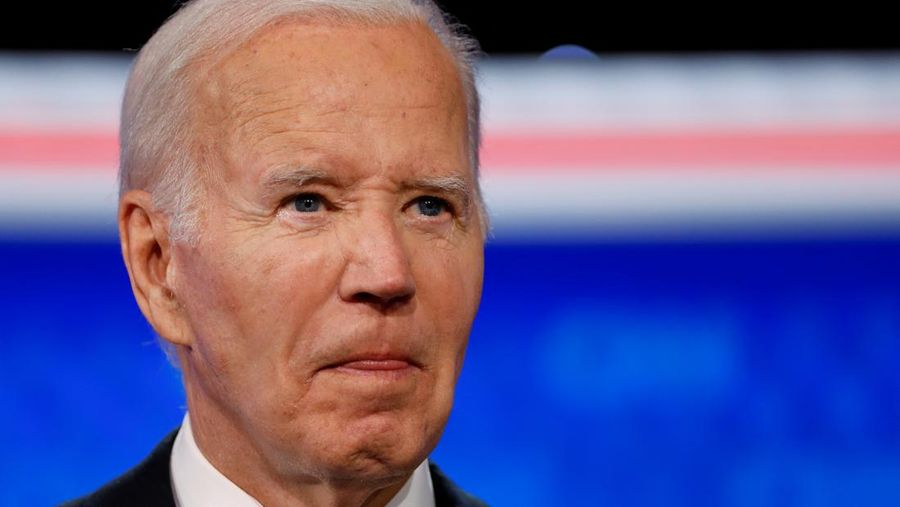 Presiden AS Joe Biden menghadiri debat presiden pertama yang diselenggarakan oleh CNN di Atlanta, Georgia, AS, 27 Juni 2024. (REUTERS/Marco Bello)