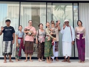 Apa Itu Tradisi Melaspas yang Dijalankan Irfan dan Jennifer Bachdim di Bali?