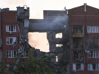 Potret 'Lubang Menganga' Apartemen Ukraina Usai Dihantam Rudal Rusia