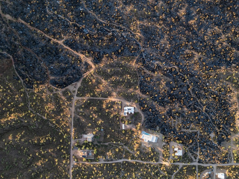 Kondisi ladang Boulder View Fire dekat pemukiman warga yang terbakar di Scottsdale, Maricopa County, Arizona, Amerika Serikat (AS), Jumat (28/6/2024). (REUTERS/Go Nakamura) Kondisi ladang Boulder View Fire dekat pemukiman warga yang terbakar di Scottsdale, Maricopa County, Arizona, Amerika Serikat (AS), Jumat (28/6/2024). (REUTERS/Go Nakamura)