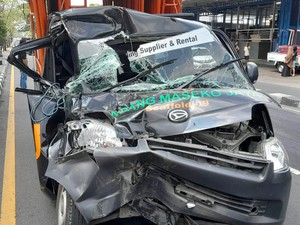 Brak! Pikap Tabrak Truk di Ring Road Selatan Bantul