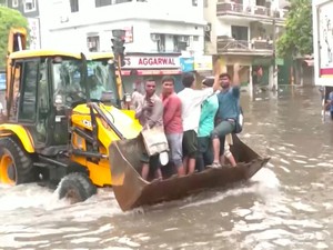 Video: Penampakan Kekacauan di New Delhi Usai Hujan Lebat