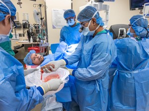 Pria Transplantasi Ginjal Tanpa Bius Total, Begini Prosedurnya