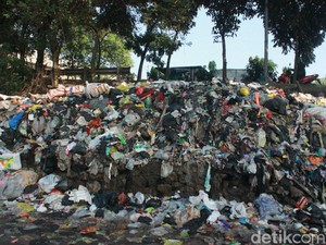 Gotong Royong Lawan Monster Sampah di Depan Mata!