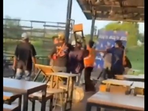 Viral Kawanan Debt Collector Keroyok Karyawan Warung Mi