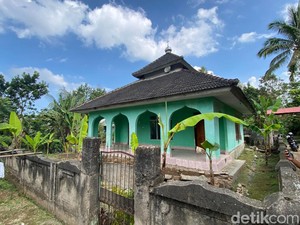 Duduk Perkara Ahli Waris Segel Musala di Lombok