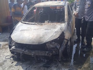 Kebakaran di Jombang Ludeskan 3 Rumah dan 1 Honda Brio