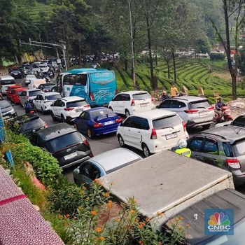 Horor! Penampakan Jalur Puncak Arah Jakarta Macet Total-Gak Gerak