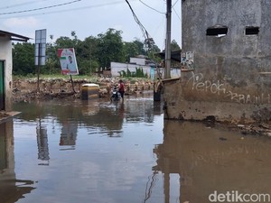 Cerita Ketua RT Banjir Tak Surut Bikin Bulak Barat Cipayung Bak Kampung Mati