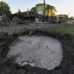 Putin Rudal Ukraina, Muncul 'Lubang Kawah'-Korban Tewas Berjatuhan