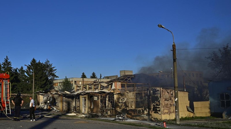 Kondisi pasca serangan rudal Rusia di kota Vilniansk, wilayah Zaporizhzhia, Ukraina, Sabtu (29/6/2024). (REUTERS/Stringer)