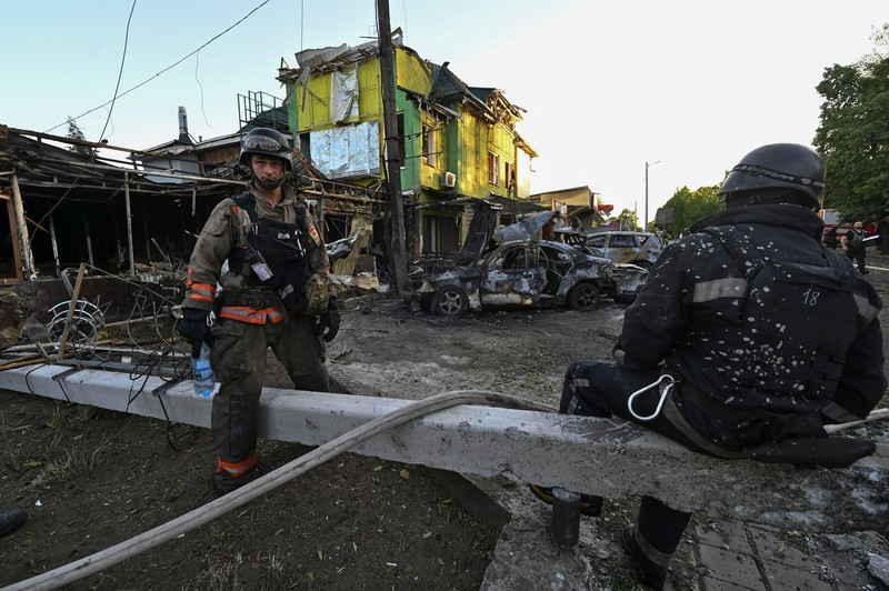 Kondisi pasca serangan rudal Rusia di kota Vilniansk, wilayah Zaporizhzhia, Ukraina, Sabtu (29/6/2024). (REUTERS/Stringer)