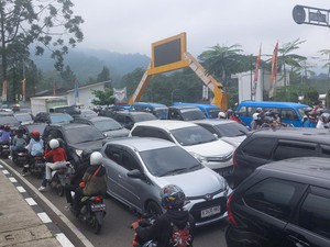 One Way Puncak Bogor Arah Jakarta Diterapkan Sore Ini, Lalin Macet
