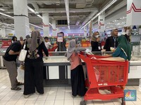 Gaskeun Bunda! Transmart Banting Harga Minyak Goreng & Susu nih
