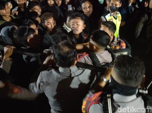 Tawuran Warnai Launching Tahapan Pilbup Probolinggo, 10 Orang Diamankan