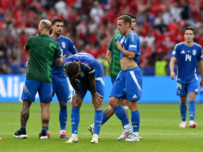TImnas Italia tersingkir di Babak 16 Piala Eropa 2024 usai takluk dari Swiss dengan skor akhir 0-2.(REUTERS/Angelika Warmuth) TImnas Italia tersingkir di Babak 16 Piala Eropa 2024 usai takluk dari Swiss dengan skor akhir 0-2.(REUTERS/Angelika Warmuth)