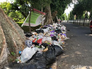 Jorok! Tumpukan Sampah Makin Menggila di Jalan Kusbini Jogja