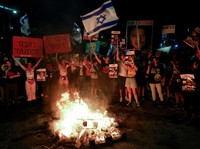 Potret Warga Israel Murka ke Netanyahu, Menyemut-Blokir Jalan Tel Aviv