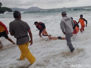 Pria Lamongan Jatuh ke Laut Saat Akan Foto di Tebing Pantai Bias Tugel Tewas