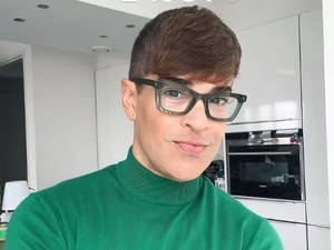 Viral Pria Mirip Boneka Ken yang Terlalu Awet Muda, Dituduh Bukan Manusia