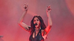 Dua Lipa Batal Konser di Jakarta, Fans Ngamuk di Medsos