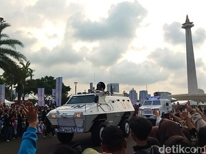 Semringahnya Warga Jakarta Main Wahana Gratis di HUT Bhayangkara