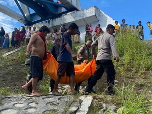 Heboh Penemuan Mayat Perempuan di Bawah Jembatan Rel Kereta Api Padang