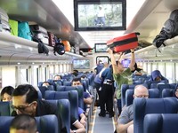 Naik Kereta Api dan Bus Kena PPN 12%? Ini Kata Bos KAI-DAMRI