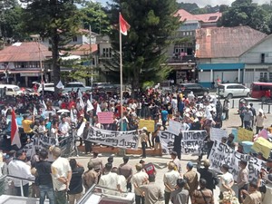 Massa Demo Minta Pj Bupati Taput Diganti gegara Dinilai Tak Netral