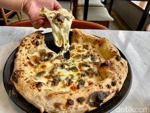 Cobain Pizza Artisan Aneka Topping di Plunge Pizza