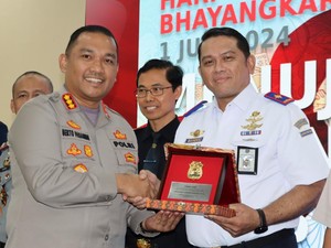 HUT Bhayangkara, Polisi Beri Penghargaan ke Jajaran Komunitas Bandara Soetta