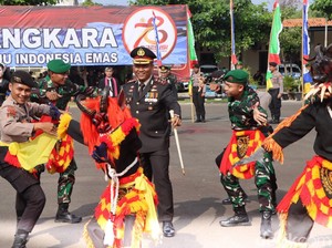Tari Thak-thakan Kolaborasi TNI-Polri Warnai Hari Bhayangkara di Tuban