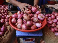 BPS: Bawang Merah, Daging Ayam & Telur Penyumbang Deflasi Agustus 2024