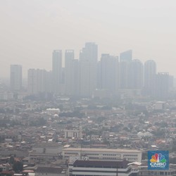 Udara Jakarta Disangka Dingin Berkabut, Ternyata Polusi Tebal