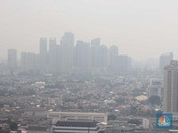 Udara Jakarta Disangka Dingin Berkabut, Ternyata Polusi Tebal