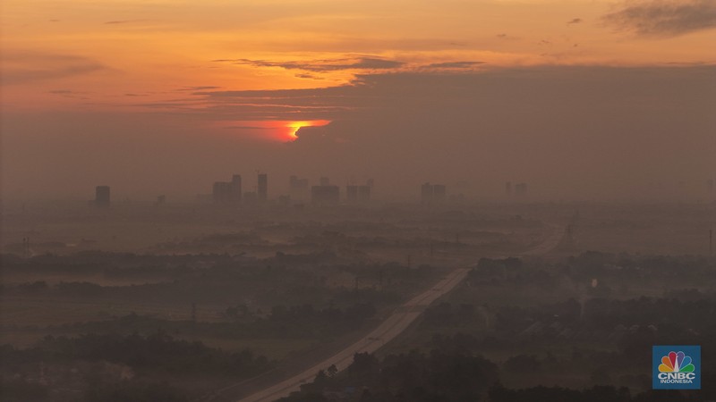 Suasana Pembangunan infrastruktur Jalan Tol Serpong - Balaraja yang merupakan bagian dari salah satu Proyek Strategis Nasional (PSN) tengah menjadi fokus penyelesaian Kementerian Pekerjaan Umum dan Perumahan Rakyat (PUPR) bersama Badan Usaha Jalan Tol (BUJT) PT Trans Bumi Serbaraja. Suasana Pembangunan infrastruktur Jalan Tol Serpong - Balaraja yang merupakan bagian dari salah satu Proyek Strategis Nasional (PSN) tengah menjadi fokus penyelesaian Kementerian Pekerjaan Umum dan Perumahan Rakyat (PUPR) bersama Badan Usaha Jalan Tol (BUJT) PT Trans Bumi Serbaraja. (CNBC Indonesia/Muhammad Sabki)