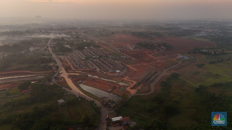 Suasana Pembangunan infrastruktur Jalan Tol Serpong - Balaraja yang merupakan bagian dari salah satu Proyek Strategis Nasional (PSN) tengah menjadi fokus penyelesaian Kementerian Pekerjaan Umum dan Perumahan Rakyat (PUPR) bersama Badan Usaha Jalan Tol (BUJT) PT Trans Bumi Serbaraja. (CNBC Indonesia/Muhammad Sabki)
