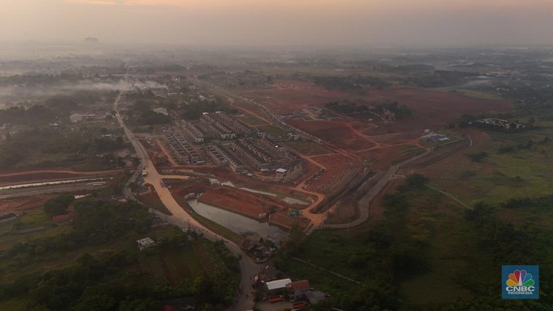 Suasana Pembangunan infrastruktur Jalan Tol Serpong - Balaraja yang merupakan bagian dari salah satu Proyek Strategis Nasional (PSN) tengah menjadi fokus penyelesaian Kementerian Pekerjaan Umum dan Perumahan Rakyat (PUPR) bersama Badan Usaha Jalan Tol (BUJT) PT Trans Bumi Serbaraja. (CNBC Indonesia/Muhammad Sabki)