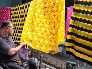 Keren! Perkumpulan Disabilitas di Klaten Produksi Kain Batik Shibori