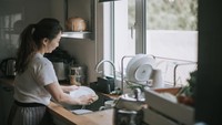 Piring Numpuk Terus? Dish Dryer UV Ini Solusinya