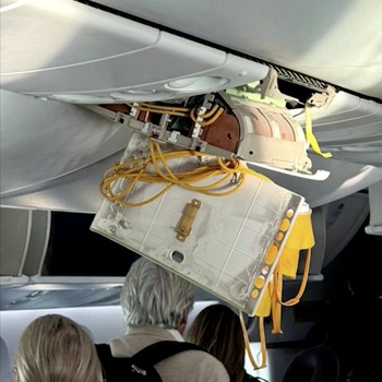Atap Jebol-Kursi Patah, Potret Air Europa Dihantam Turbulensi Parah