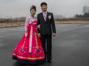 Korut Larang Gaun Pengantin dan Bahasa Gaul